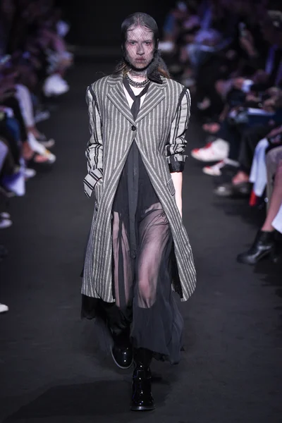 Look 15